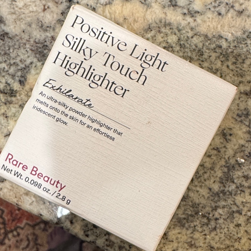 Rare Beauty Positive Light Silky Touch Highlighter - Picture 5 of 5